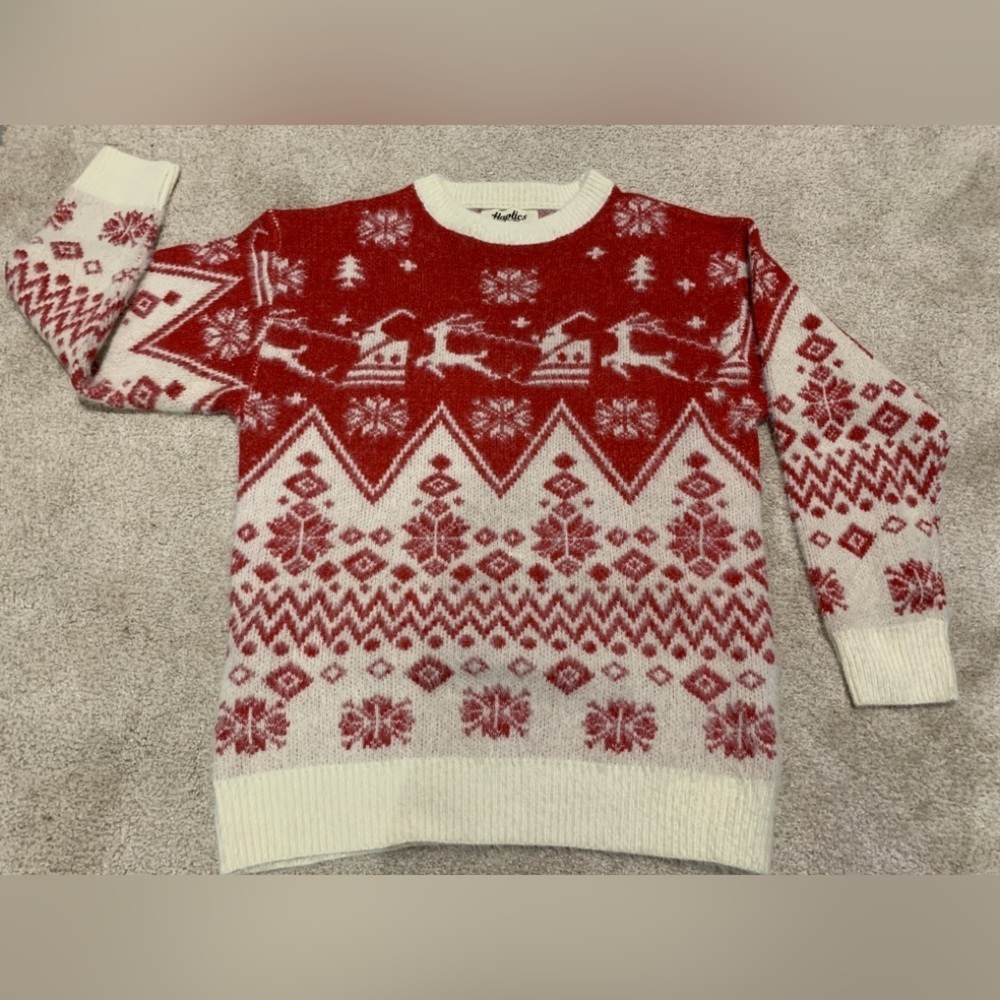 Women’s Small Winter Xmas Sweater, NWOT by Haptics. Beige and red colors.